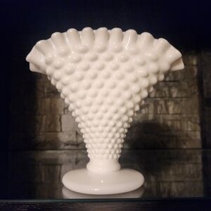 Vintage Fenton Milkglass Hobnail 4" Fan Vase